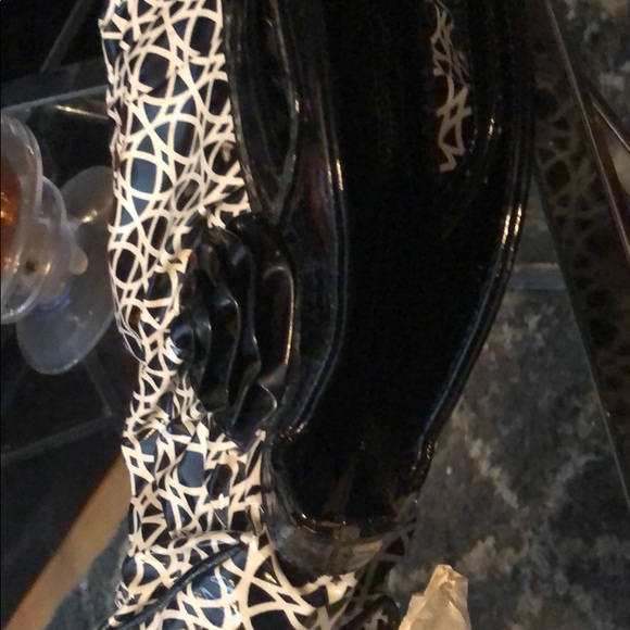 Vera Bradley Handbag Good Condition - Picture 7 of 7